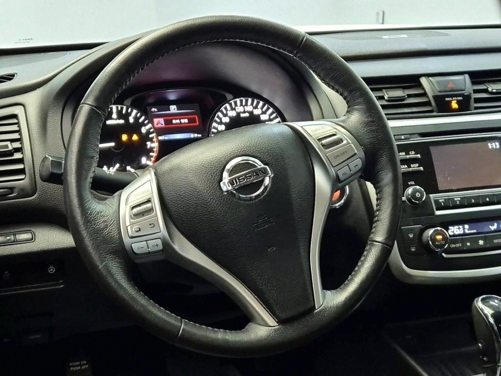 Nissan Altima - Vista 11