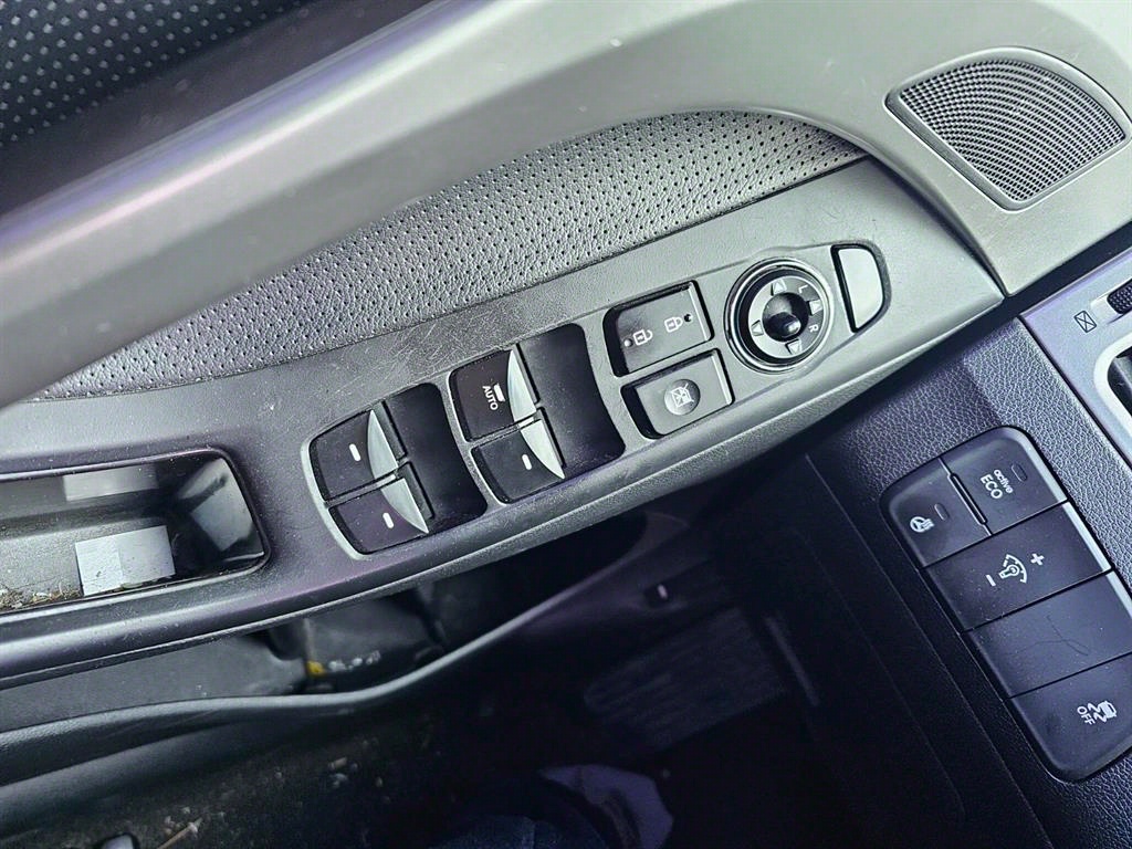 HYUNDAI Avante - Vista 7