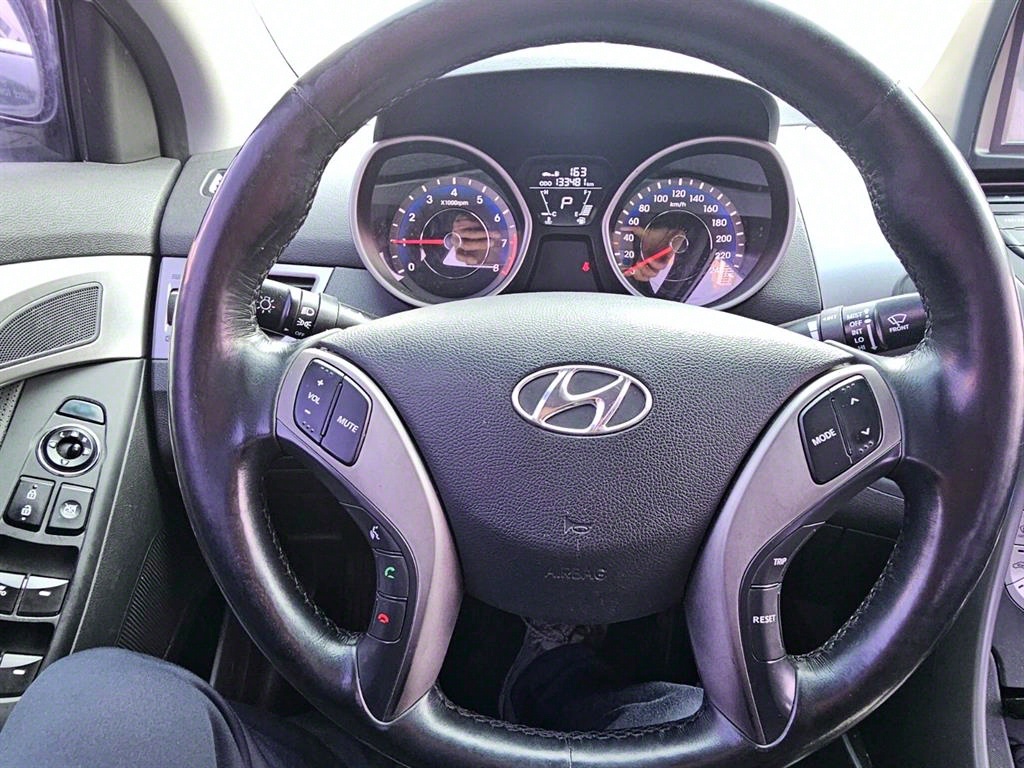 HYUNDAI Avante - Vista 6