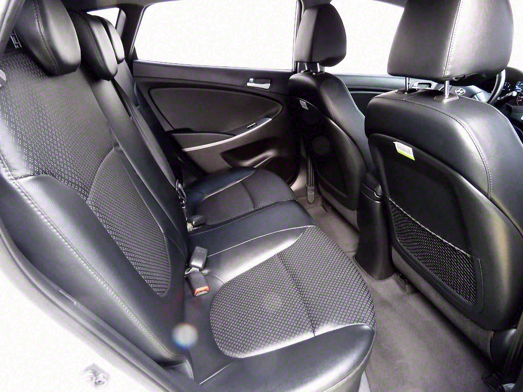 HYUNDAI Accent - Vista 11