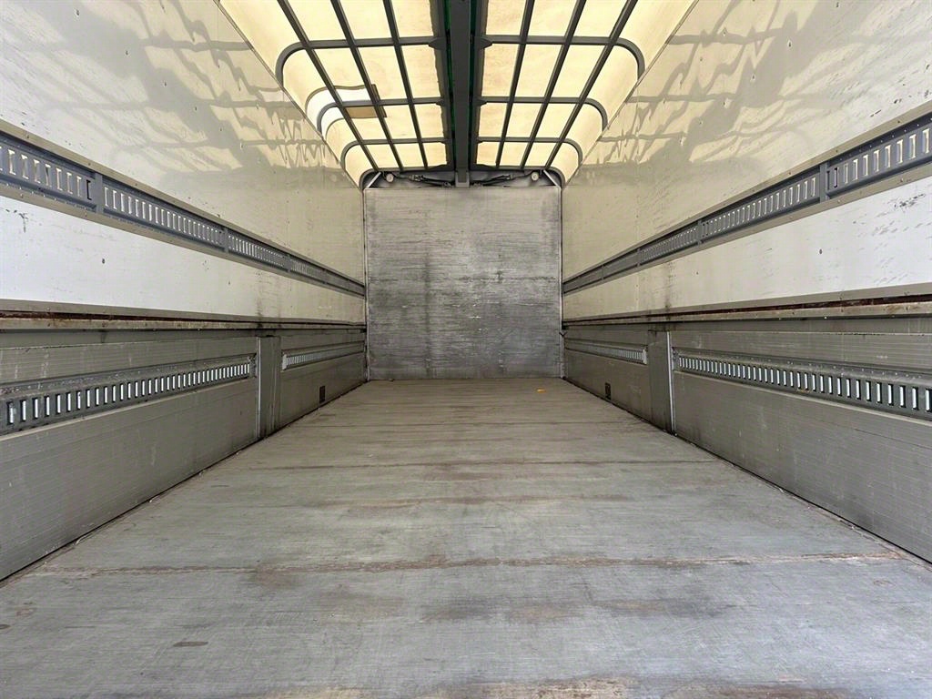 medium and large cargo truck - Vista 7