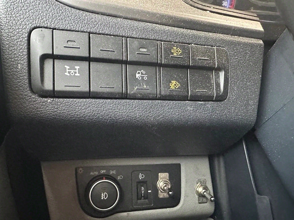 medium and large cargo truck - Vista 11