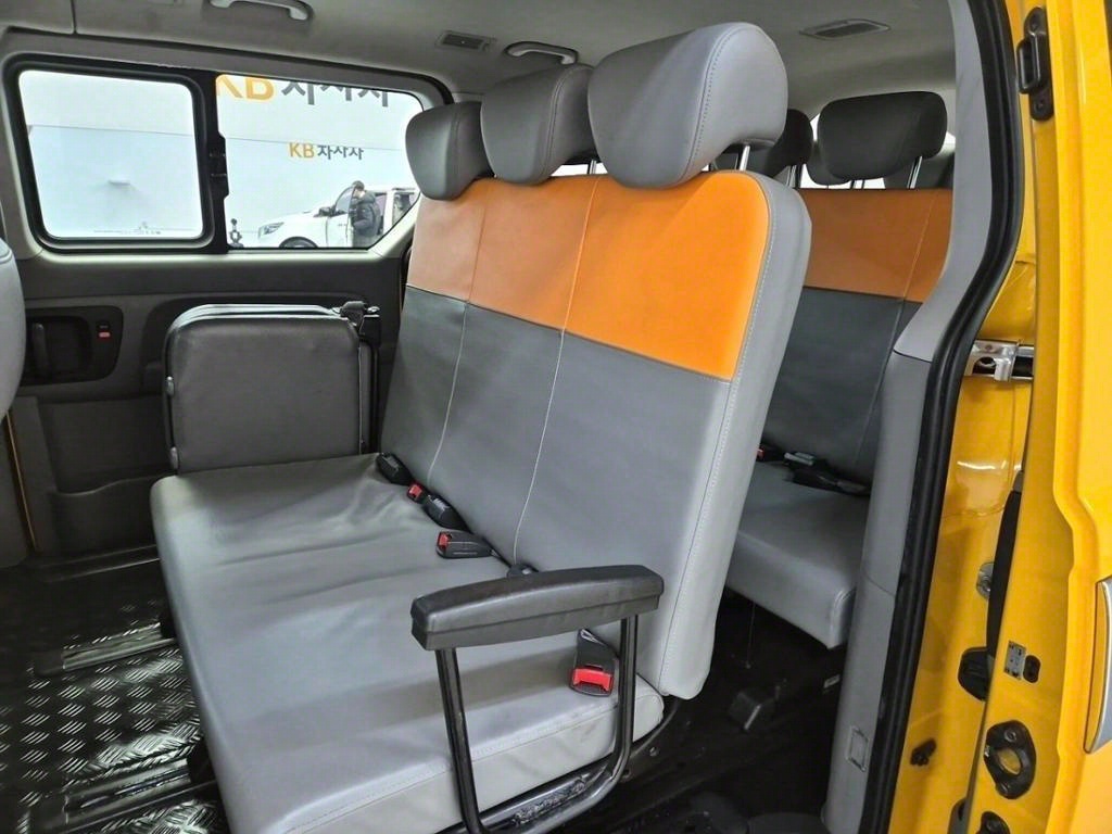 HYUNDAI Starex - Vista 12