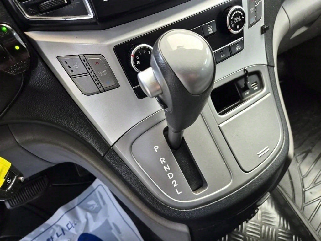 HYUNDAI Starex - Vista 8