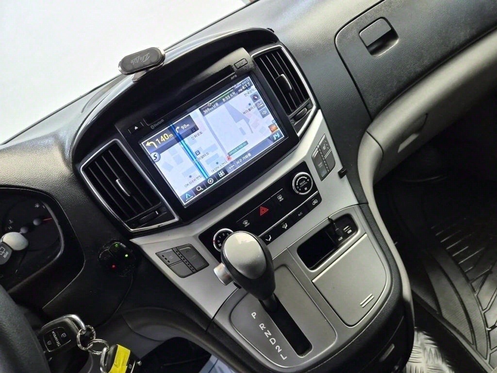 HYUNDAI Starex - Vista 10