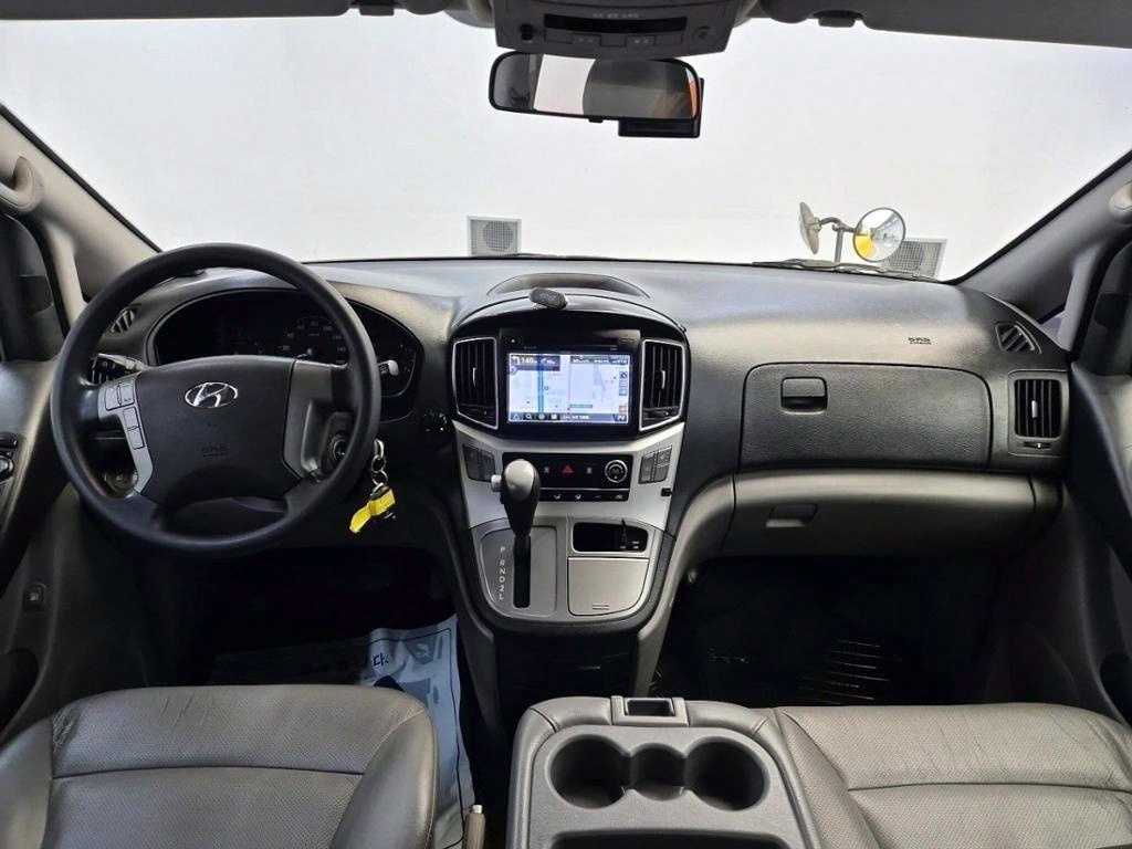 HYUNDAI Starex - Vista 7