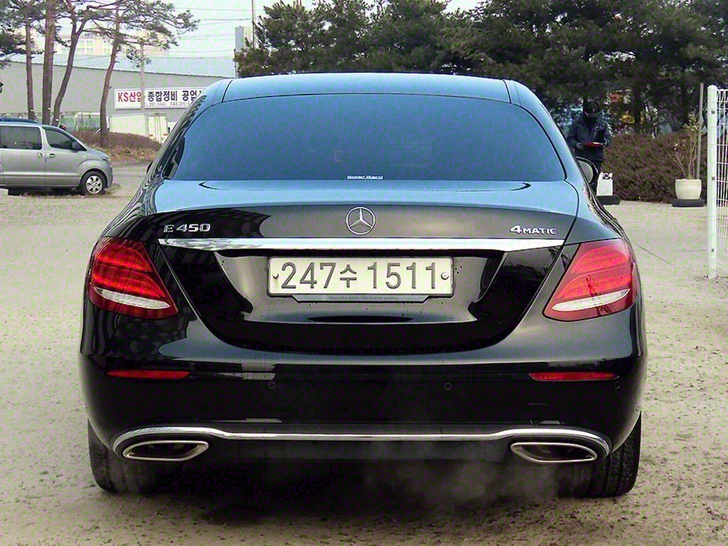 Mercedes Benz E class - Vista 4