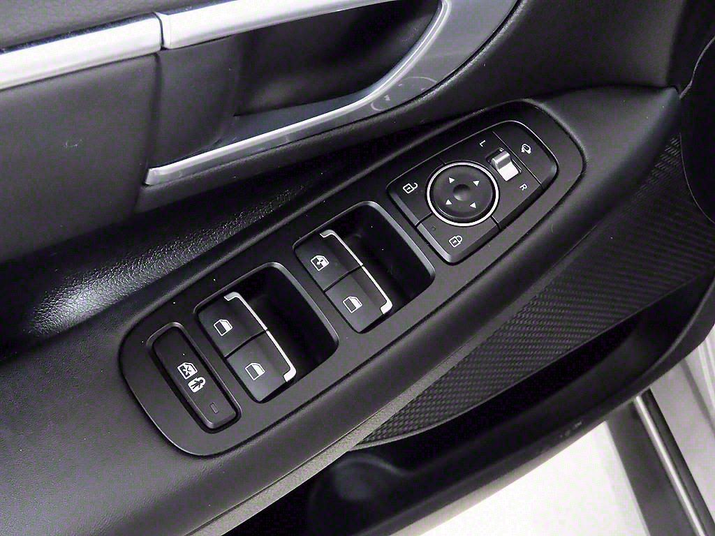 HYUNDAI Sonata - Vista 11