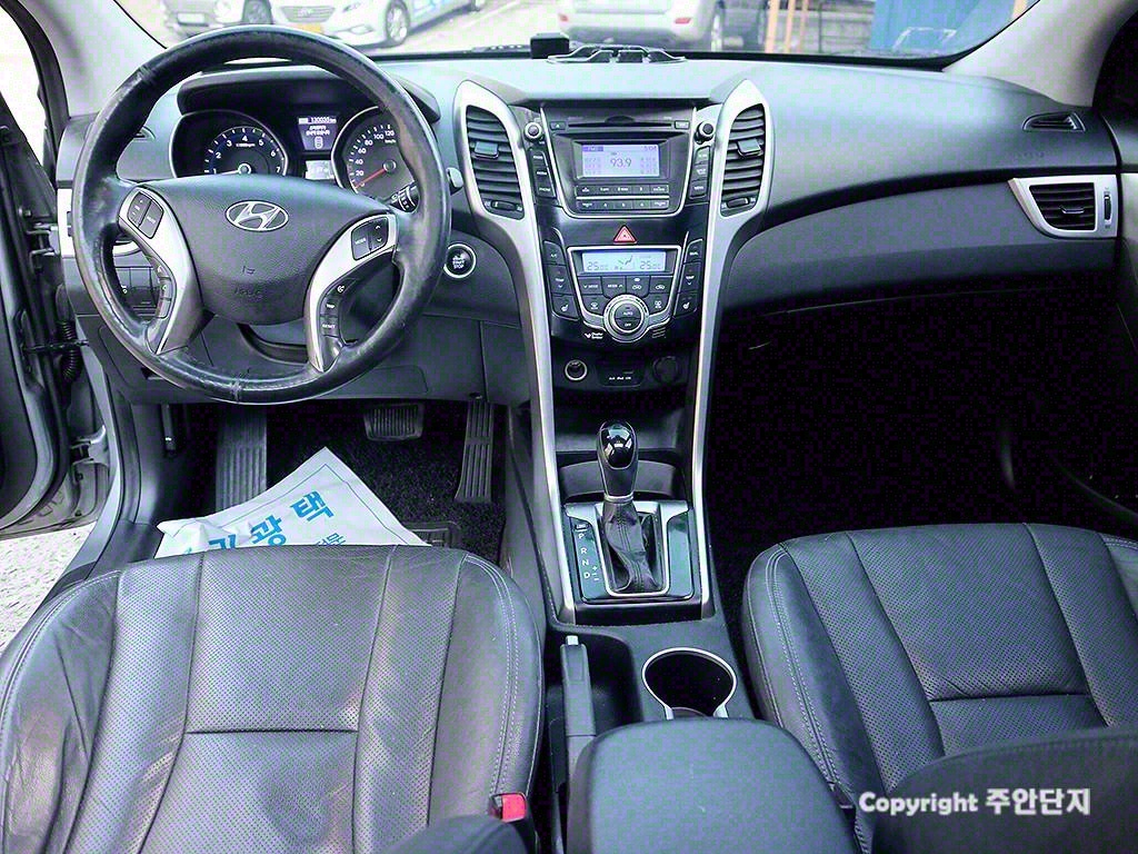 HYUNDAI i30 - Vista 9