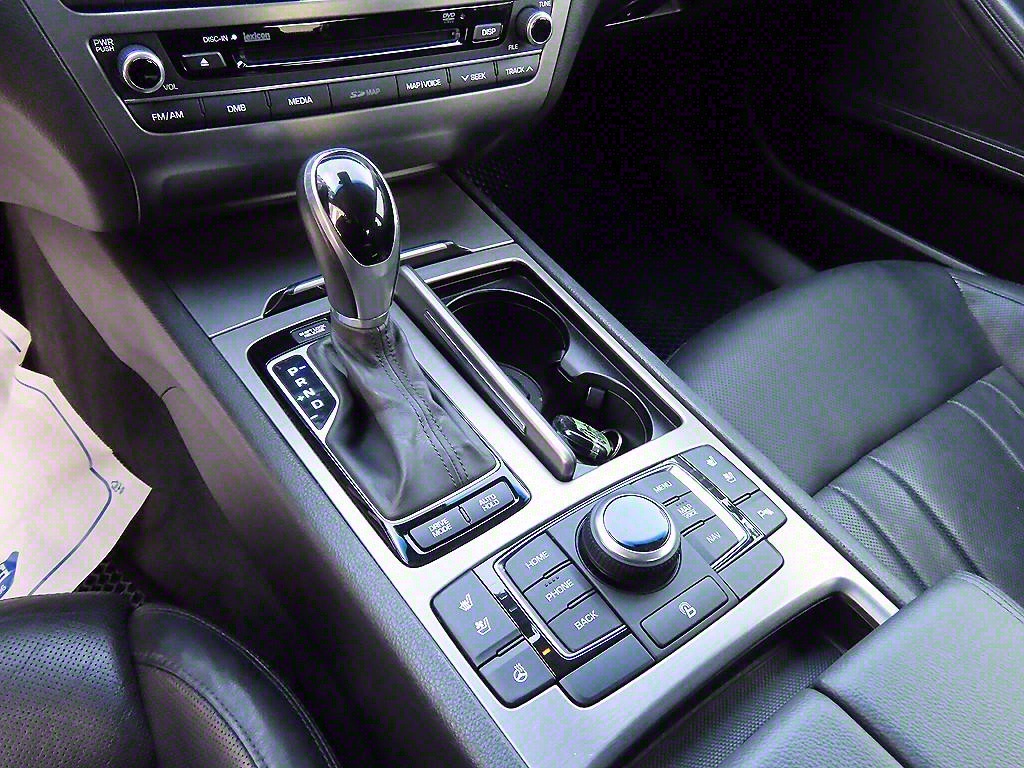 HYUNDAI Genesis - Vista 11