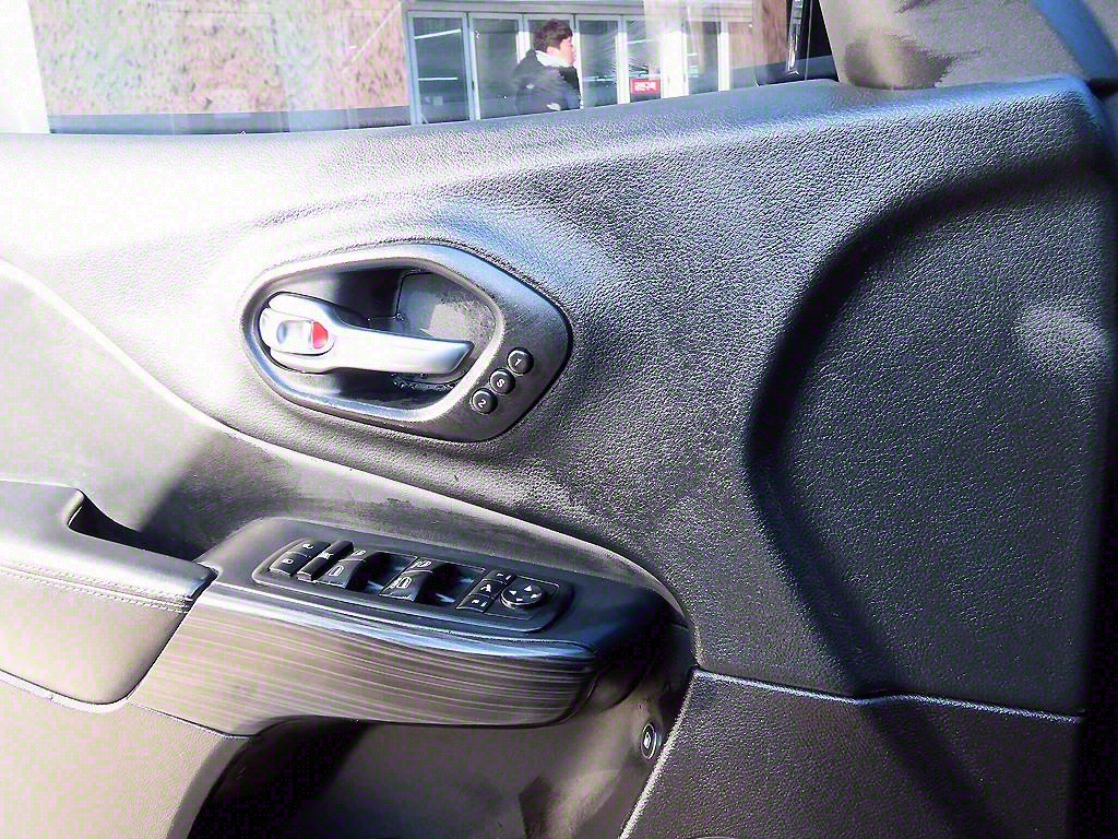 Jeep Cherokee - Vista 11