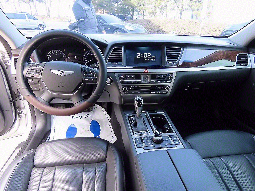 HYUNDAI Genesis - Vista 7