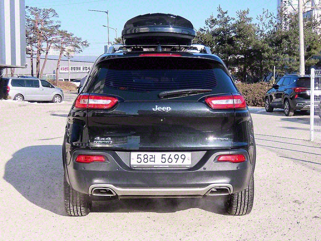 Jeep Cherokee - Vista 4