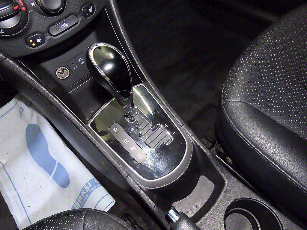 HYUNDAI Accent - Vista 12