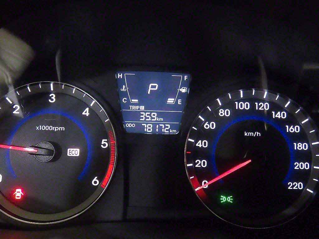 HYUNDAI Accent - Vista 9