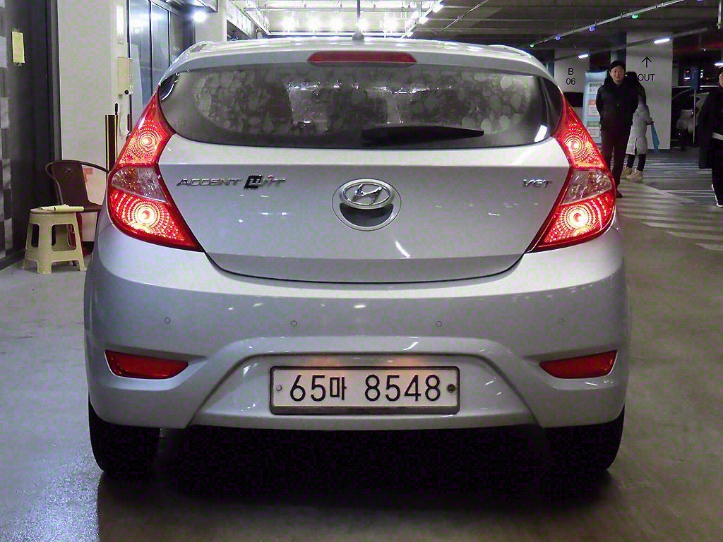 HYUNDAI Accent - Vista 5