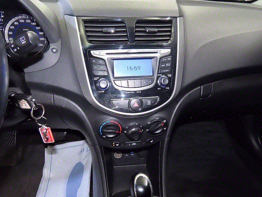 HYUNDAI Accent - Vista 11