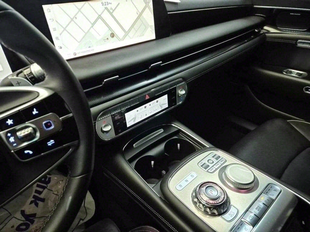 Genesis G90 - Vista 10