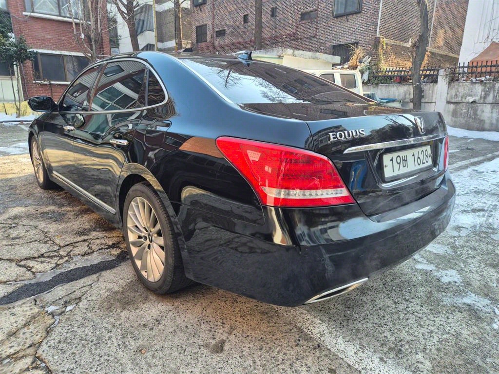 HYUNDAI Equus - Vista 5