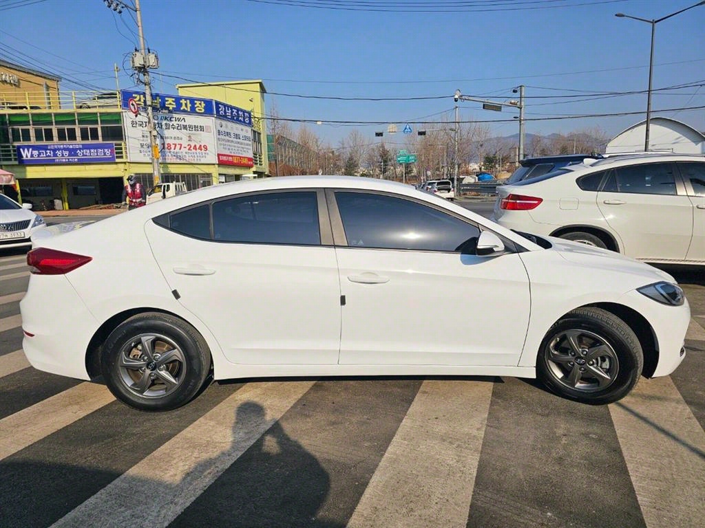 HYUNDAI Avante - Vista 7