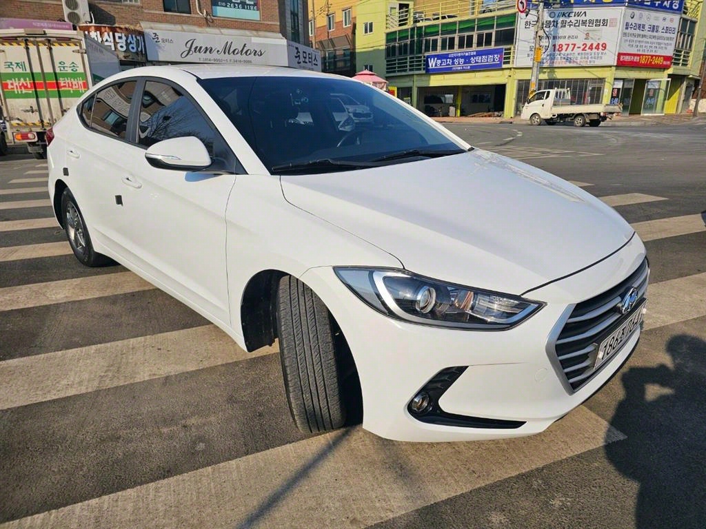 HYUNDAI Avante - Vista 8