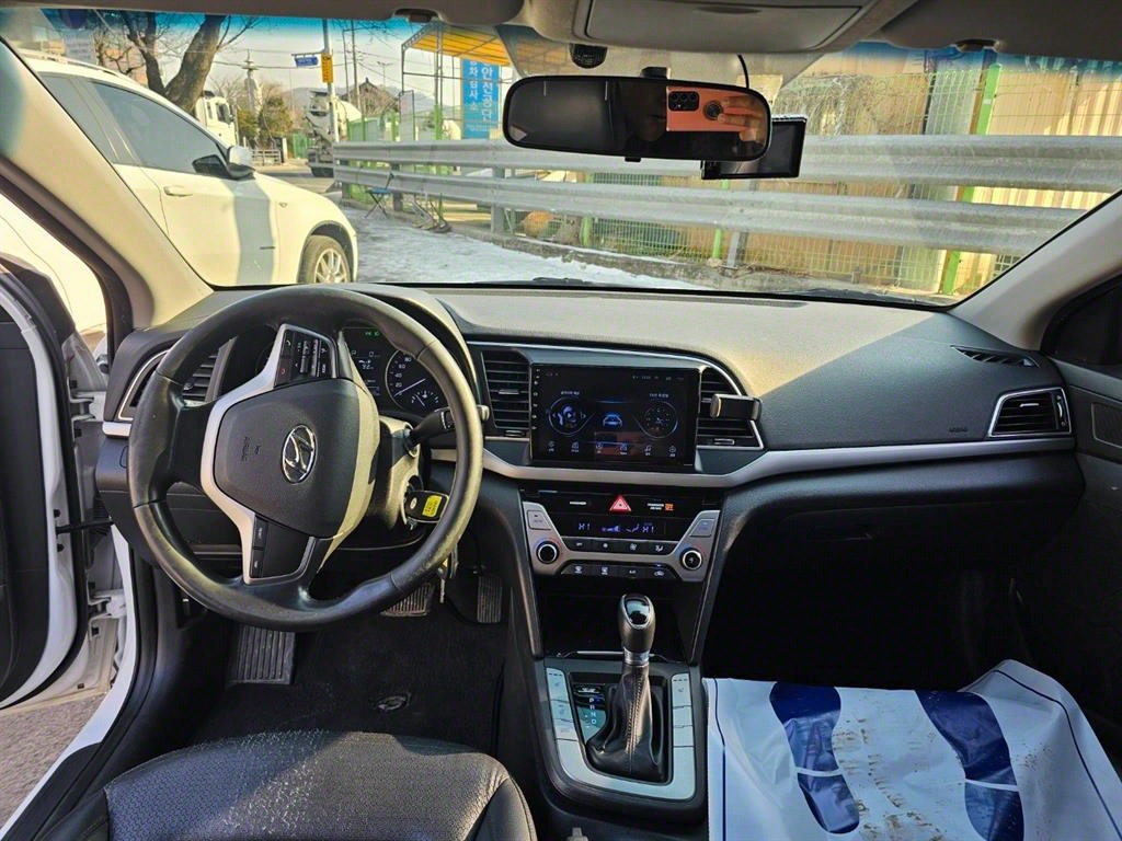 HYUNDAI Avante 2017 Blanco - Importación desde Corea - HF Imports Iquique - Foto 13