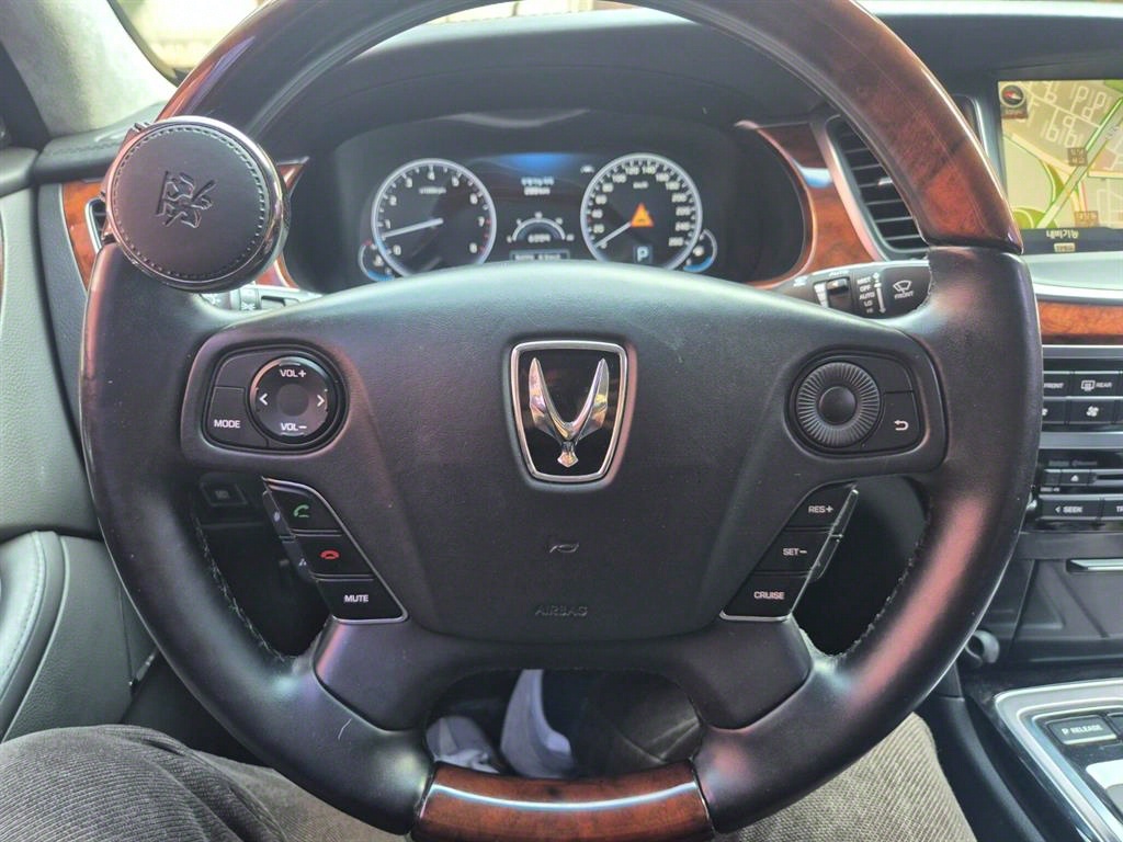 HYUNDAI Equus - Vista 10