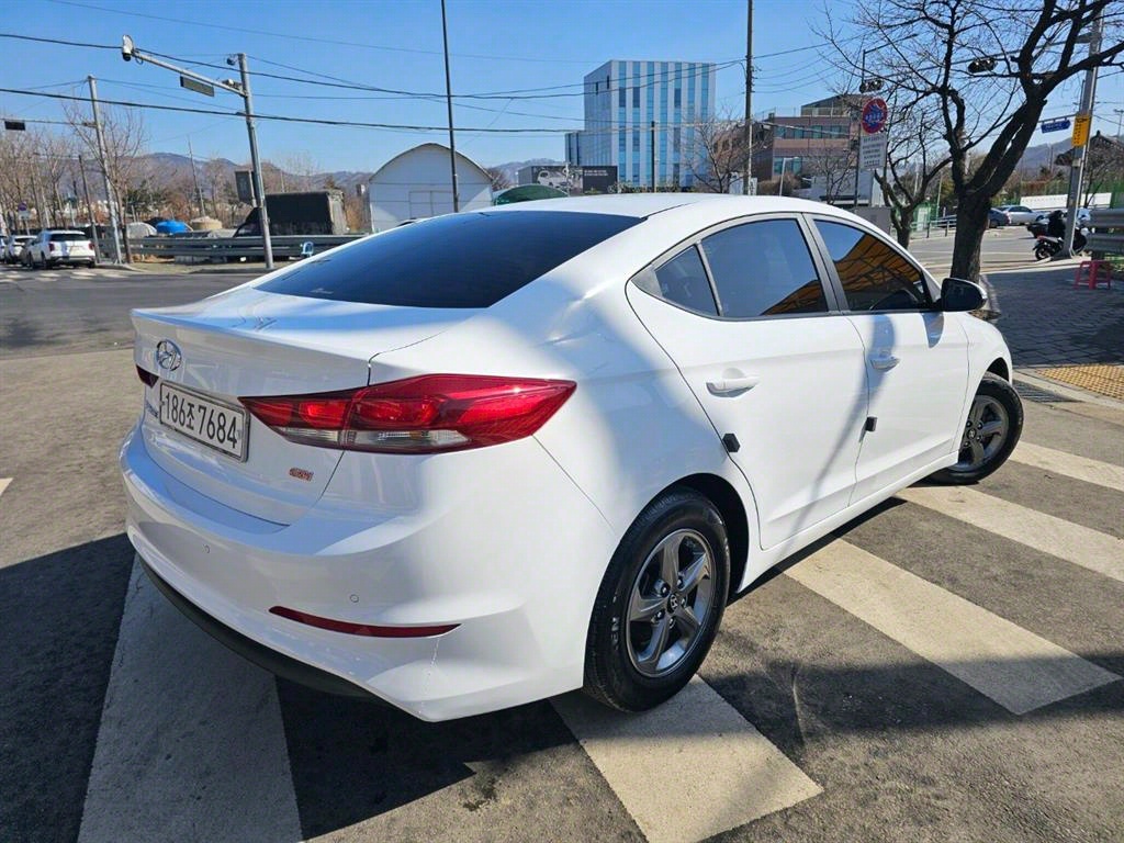 HYUNDAI Avante - Vista 6