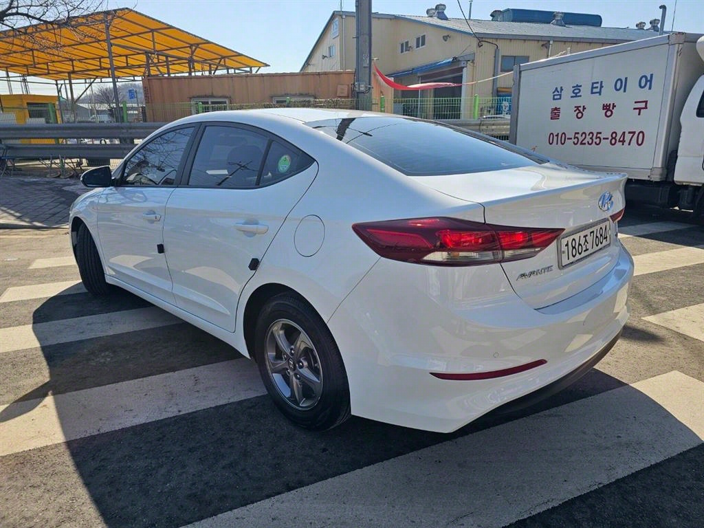 HYUNDAI Avante - Vista 4