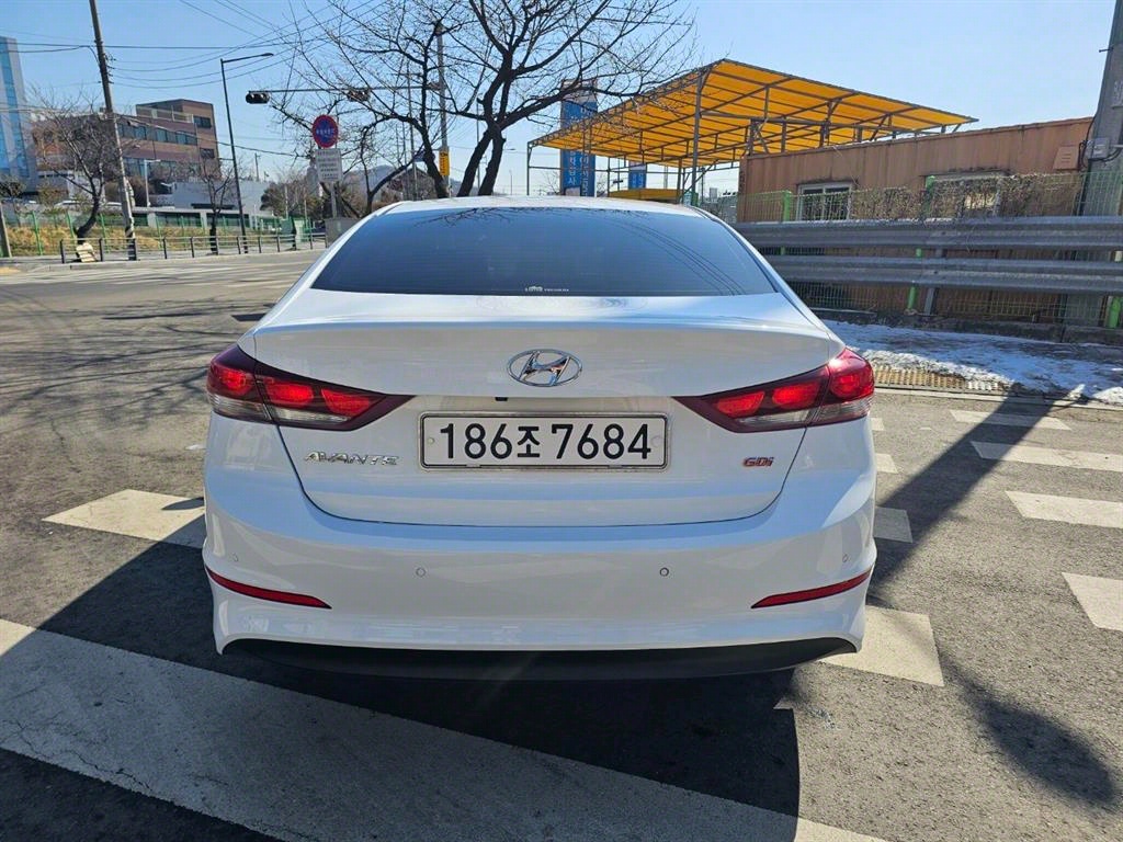 HYUNDAI Avante - Vista 5