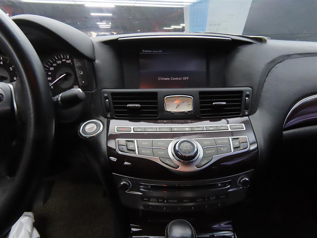 Infiniti M - Vista 12