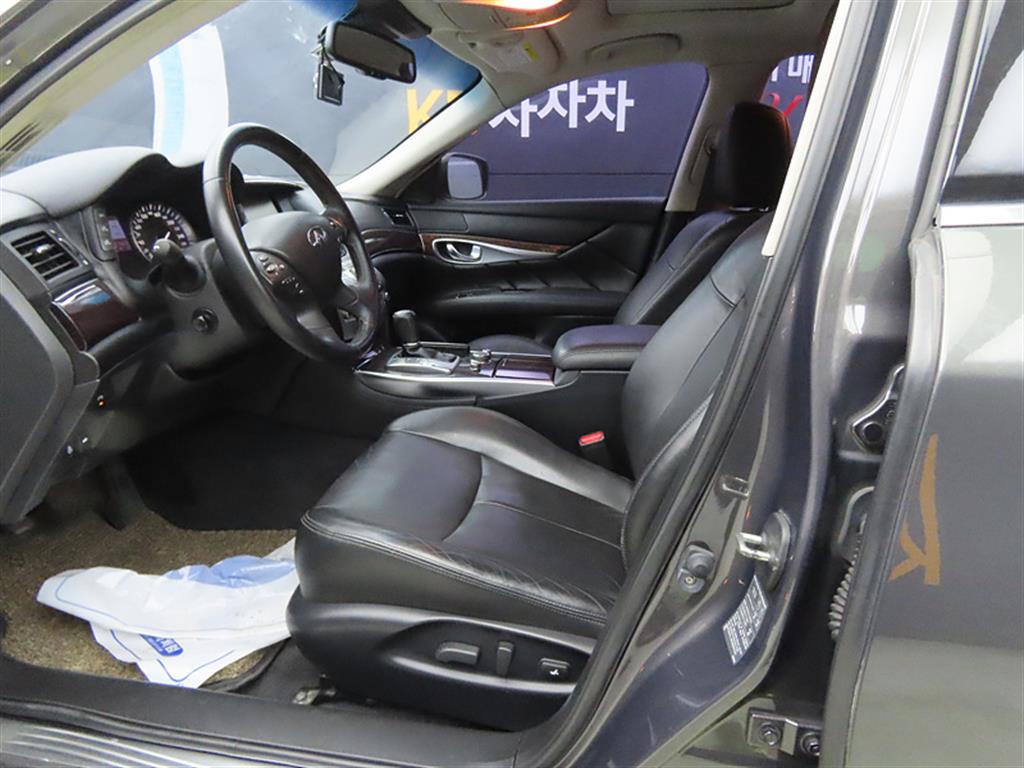 Infiniti M - Vista 5