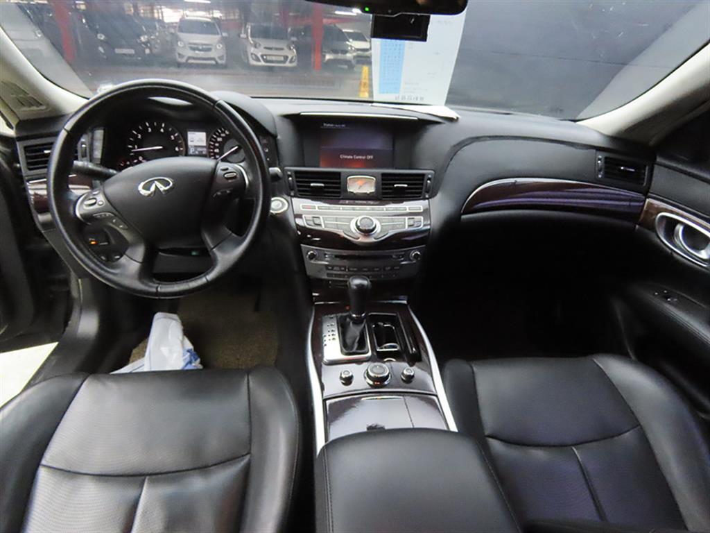 Infiniti M - Vista 7