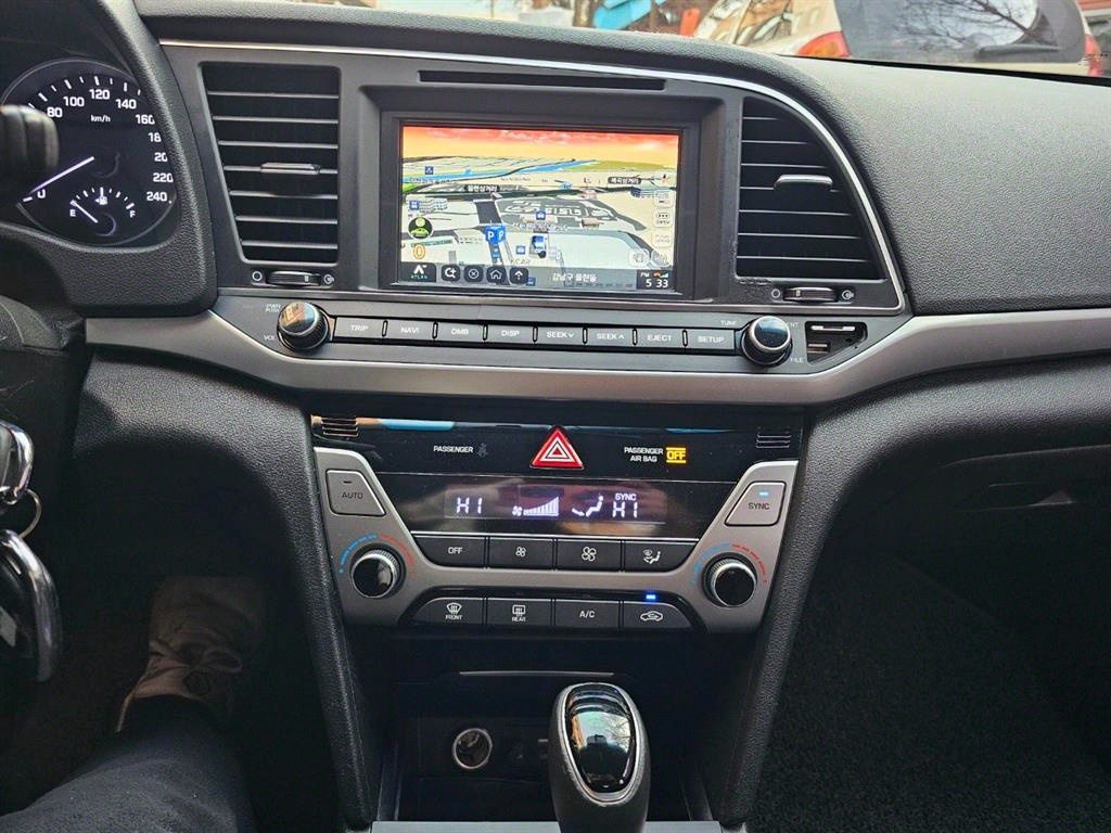 HYUNDAI Avante 2017 Blanco - Importación desde Corea - HF Imports Iquique - Foto 16