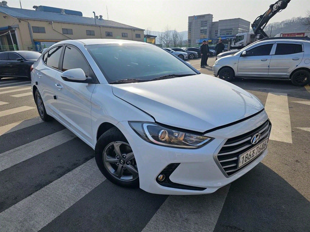 HYUNDAI Avante - Vista 8