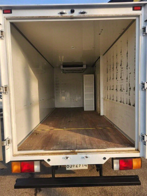 medium and large cargo truck - Vista 9