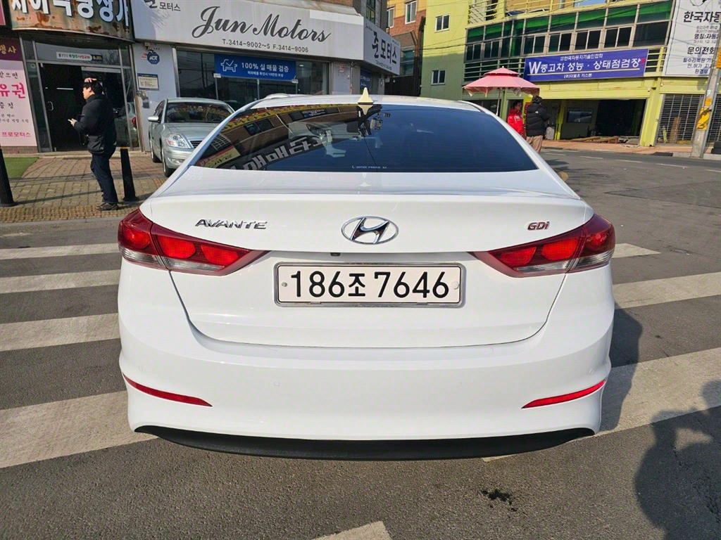 HYUNDAI Avante - Vista 5
