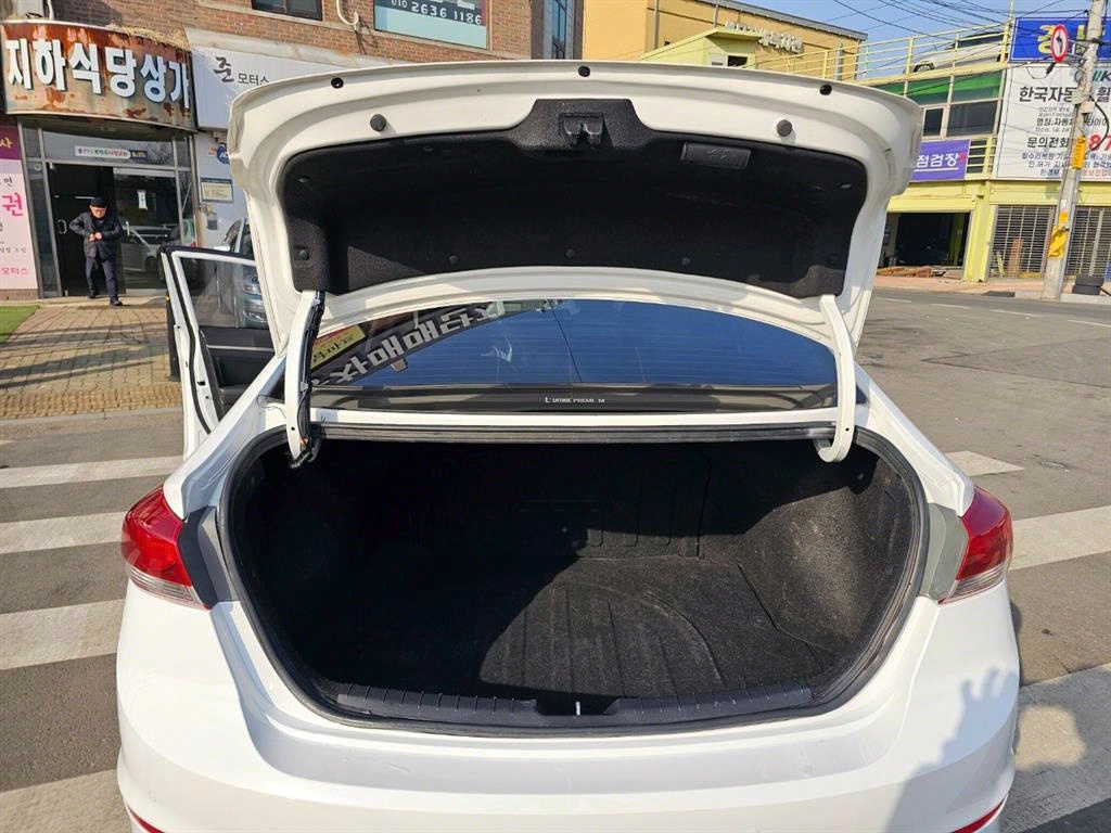 HYUNDAI Avante 2017 Blanco - Importación desde Corea - HF Imports Iquique - Foto 19