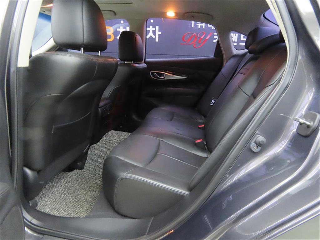 Infiniti M - Vista 6