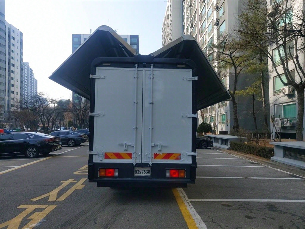 medium and large cargo truck - Vista 11