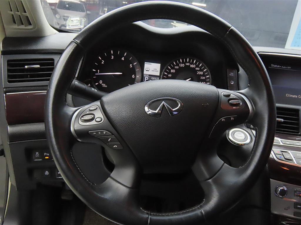 Infiniti M - Vista 8