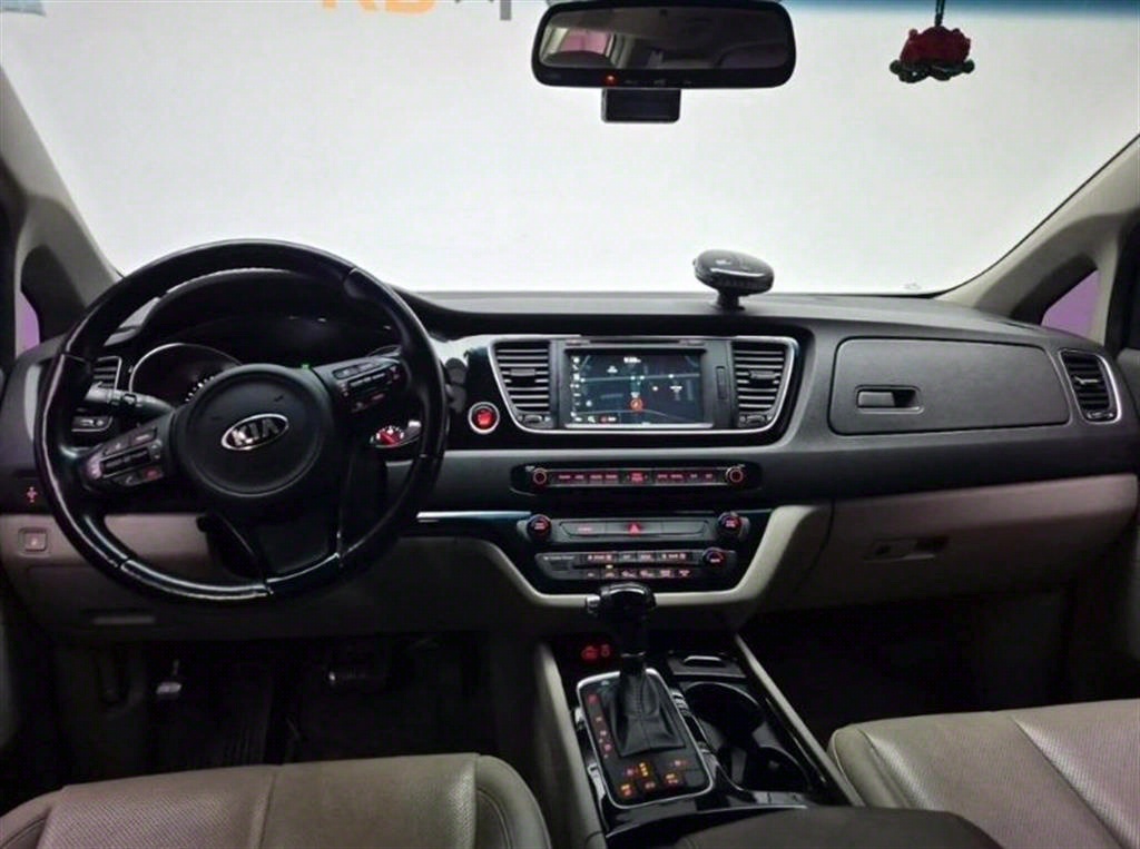 KIA Carnival - Vista 7