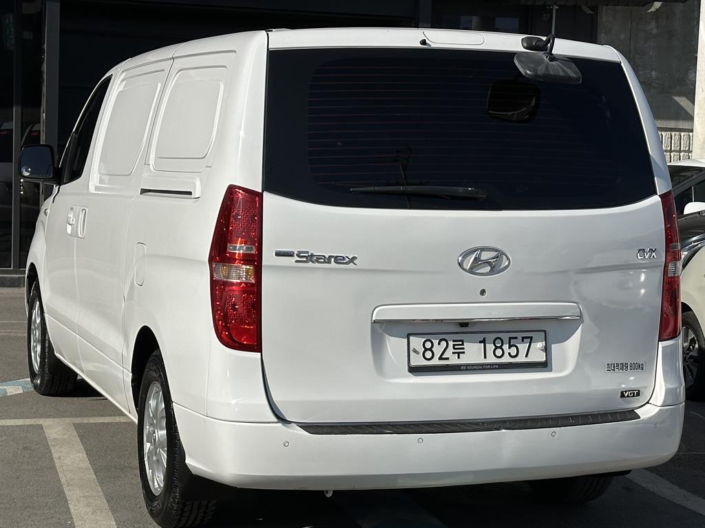 HYUNDAI Starex - Vista 6