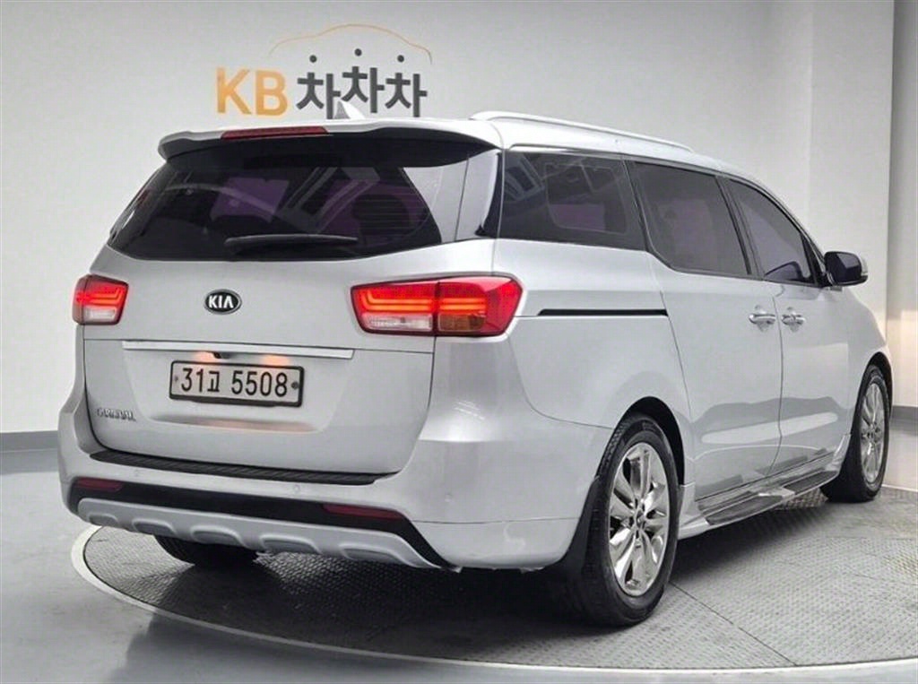 KIA Carnival - Vista 4