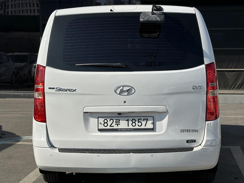 HYUNDAI Starex - Vista 5