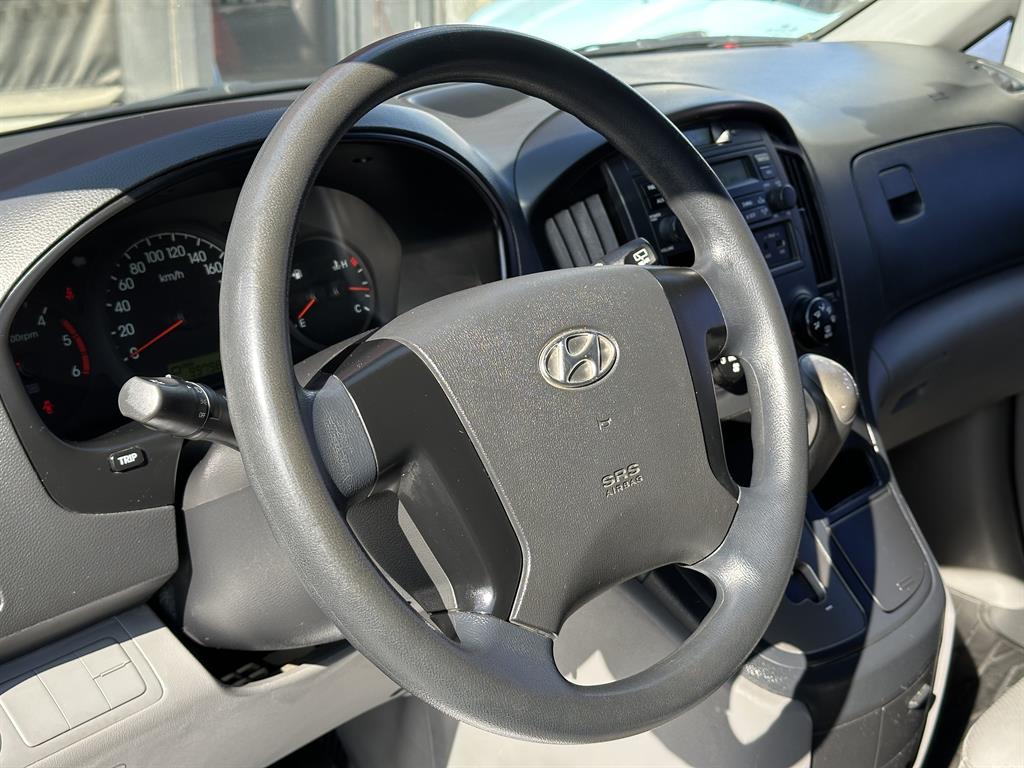 HYUNDAI Starex - Vista 10