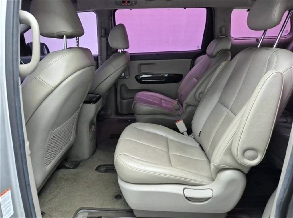 KIA Carnival - Vista 12