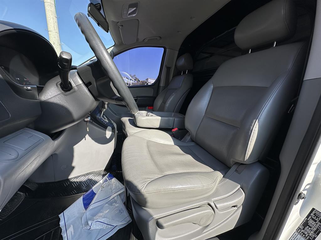 HYUNDAI Starex - Vista 7