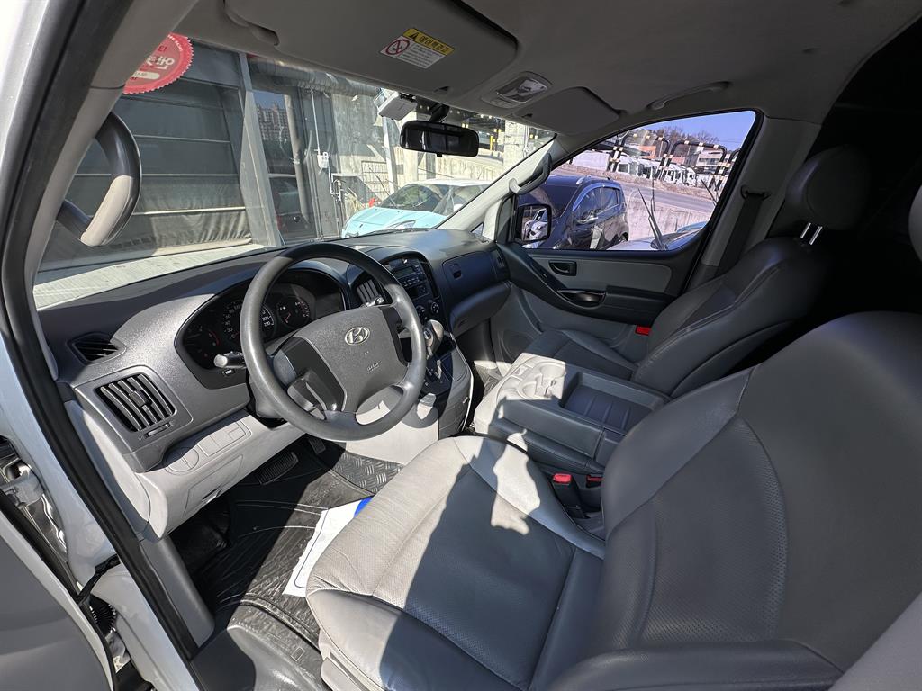 HYUNDAI Starex - Vista 8