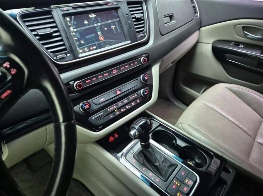 KIA Carnival - Vista 10